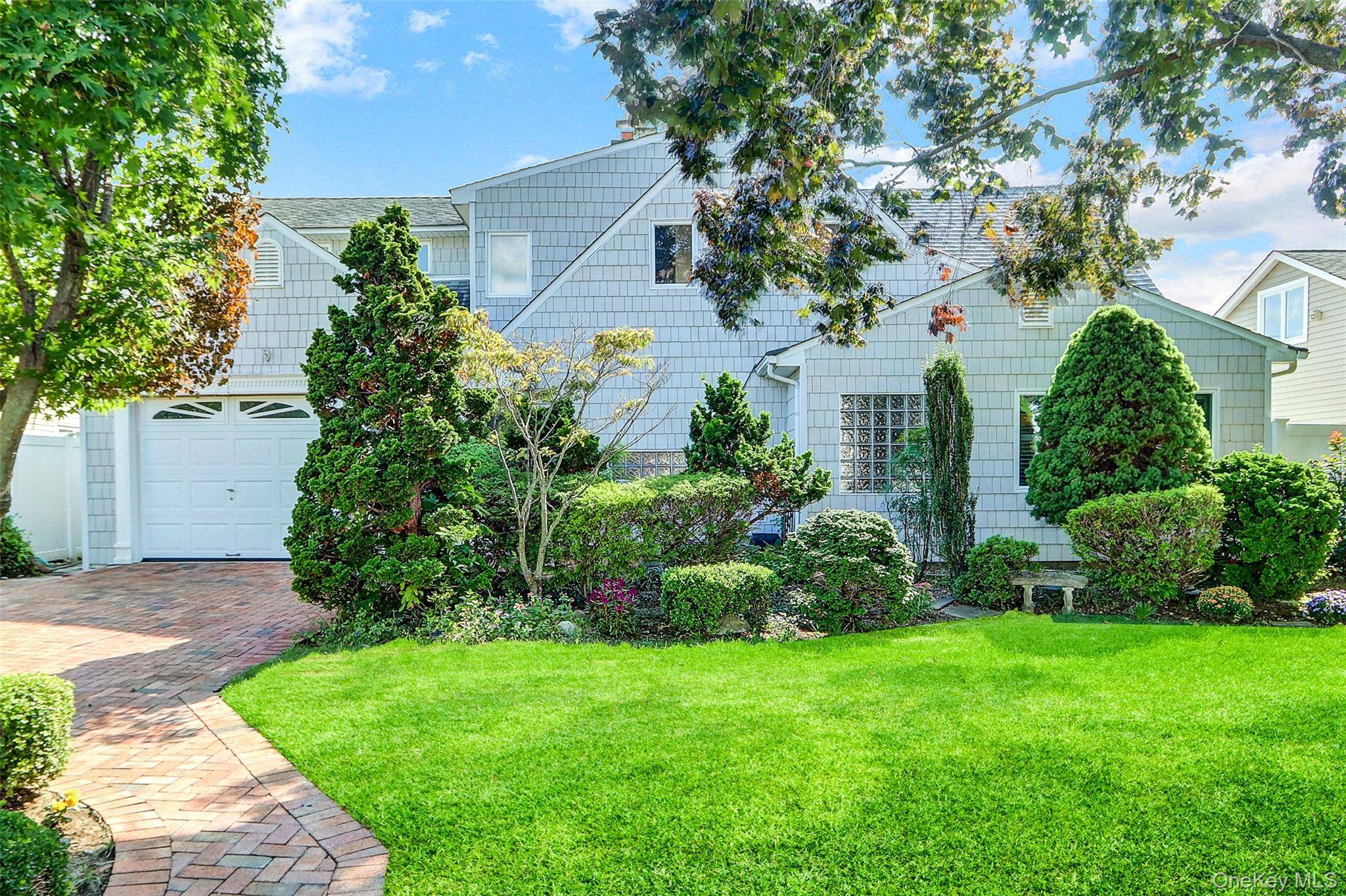 5 Bedrooms, 2 1 2 Baths, And A Heated Pool ?