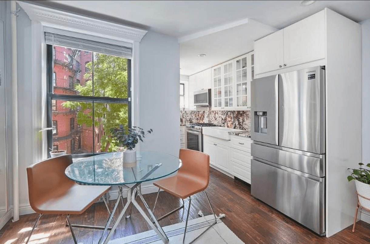 Stylish 1 Bedroom in Historic Cobble Hill This beautifully renovated condo blends modern design with classic charm, featuring East and West facing windows, hardwood floors, and recessed lighting.