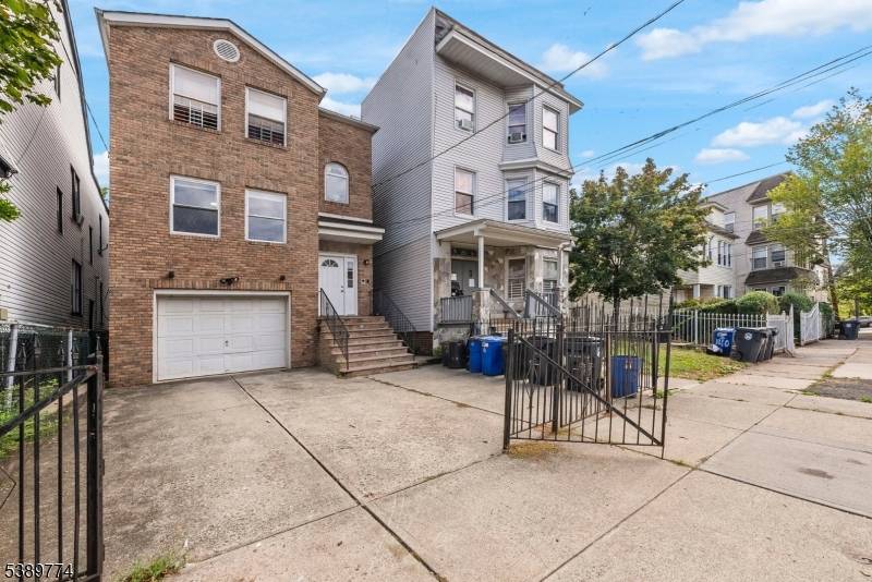 A beautifully maintained home located in Newark's vibrant neighborhood.
