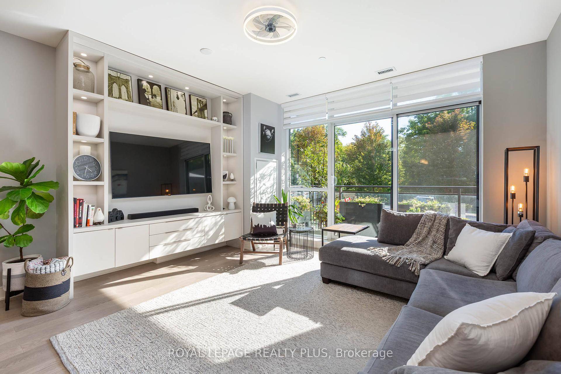 Welcome to turnkey luxury for less in one of South Mississauga's most desirable communities.