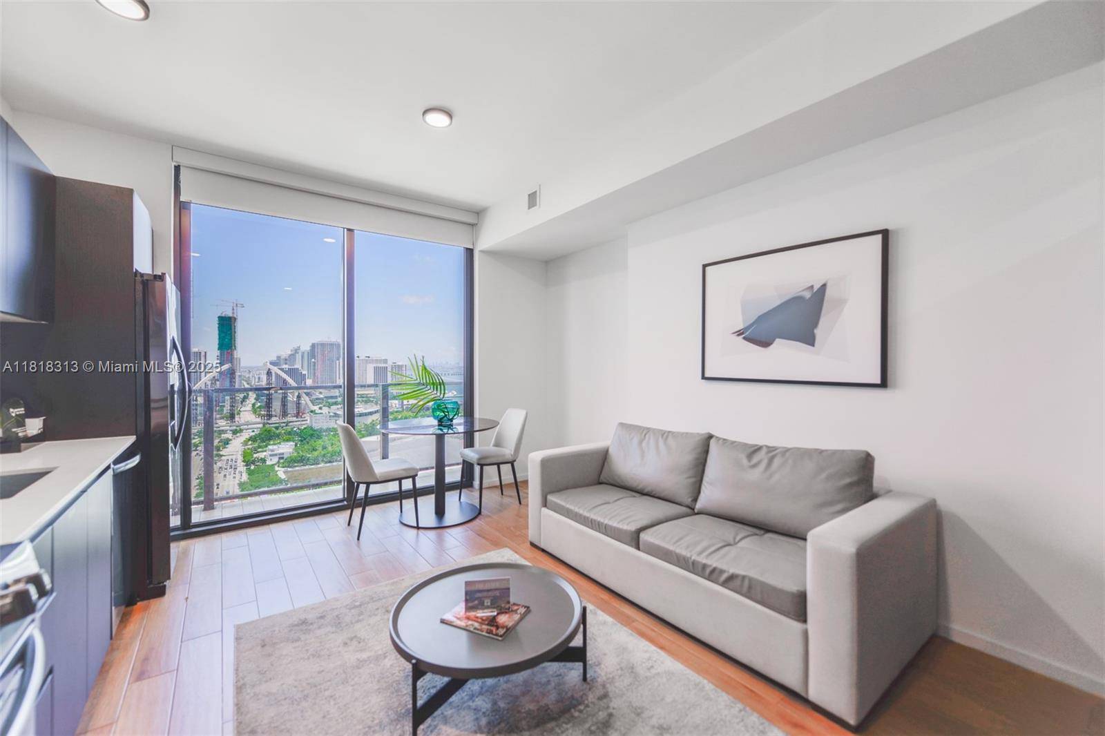 Beautiful Studio Hotel Condo unit nestled in the heart of downtown Miami.