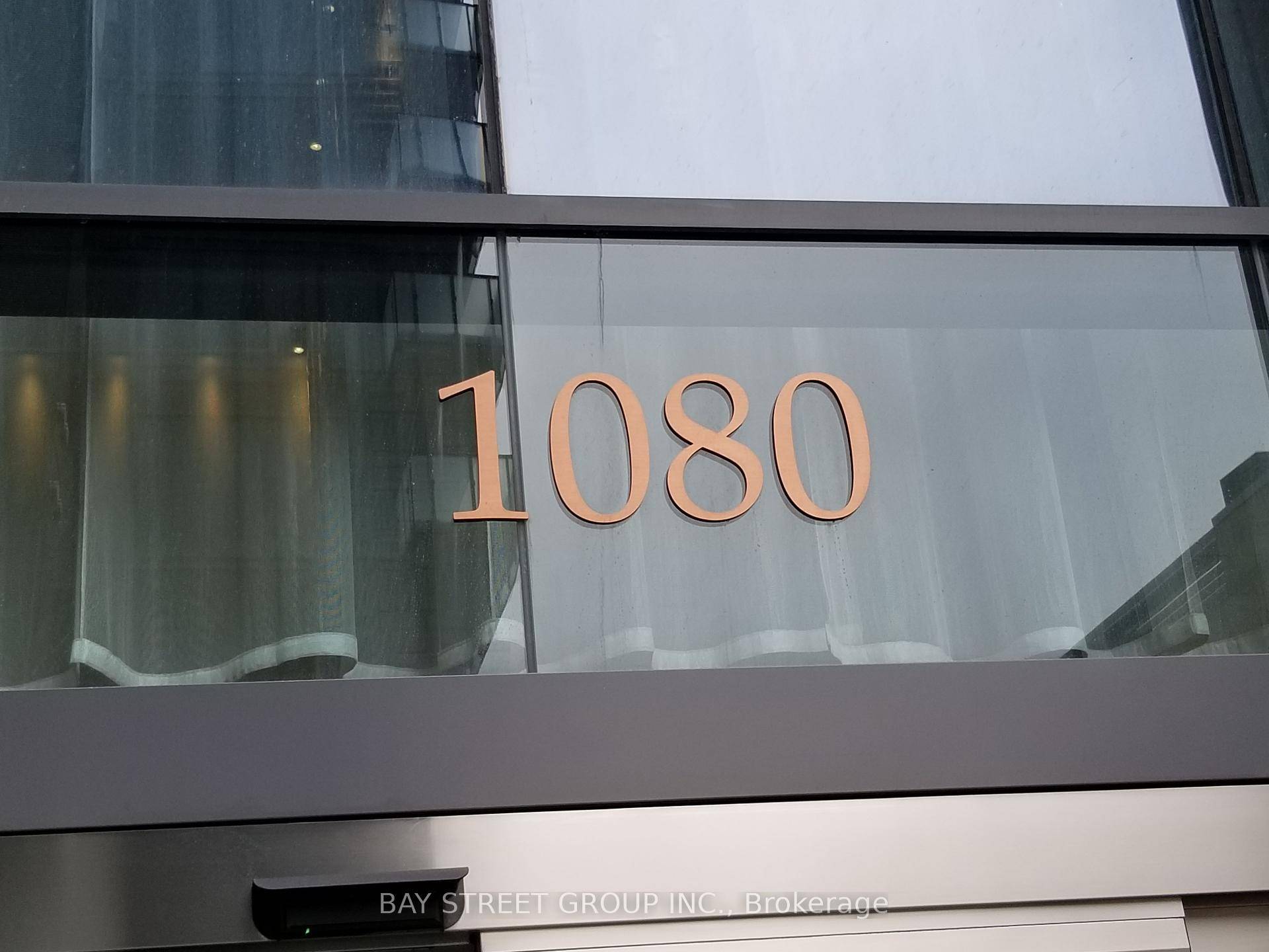 The Luxurious U Condo In The Core Of Downtown Next To The Grounds Of St Michael's College Campus Of U Of T Great Amenities With 24 Hours Concierge Open Concept, ...