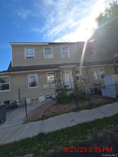 Spacious detached colonial convenient to all amenities