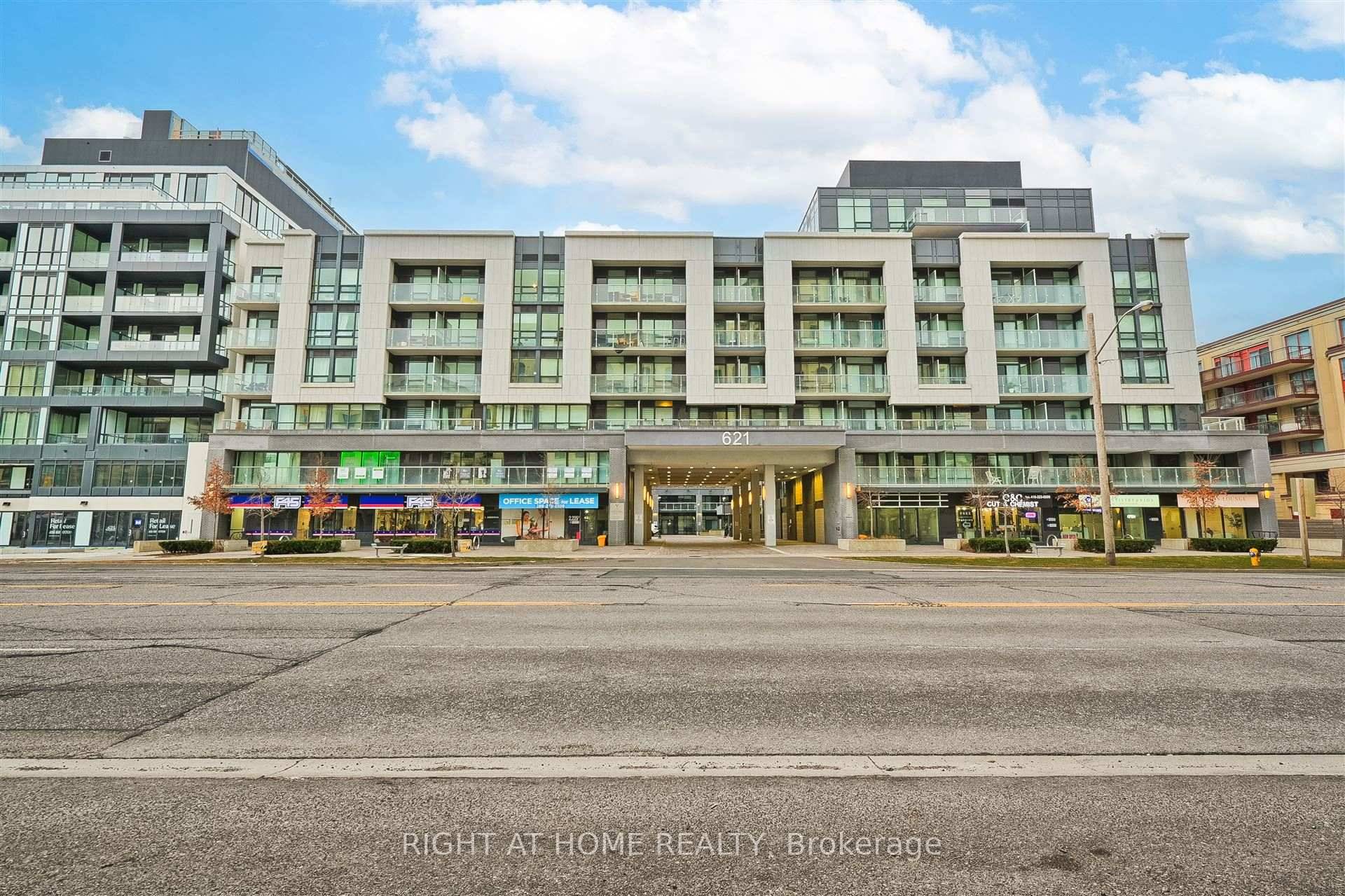 Incredible Opportunity at Vida Condos To Own A Bright amp ; Spacious Two Bedroom 1 Bathroom Condo At The Heart Of Bayview Village.