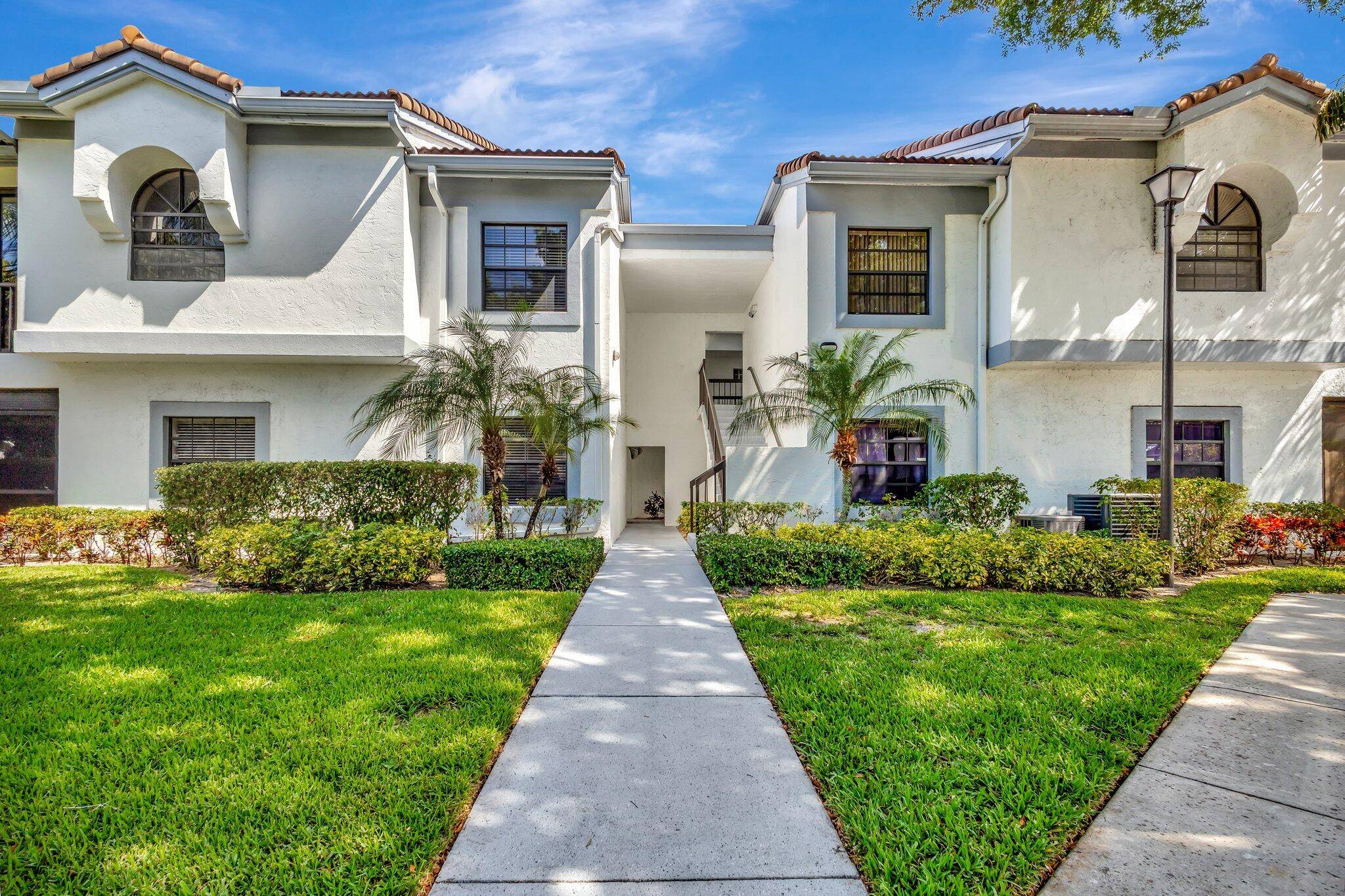 Resort Style Living Awaits You at PlatinaThis beautifully maintained two bedroom, two bathroom condo offers a comfortableand stylish living space with very nicely updated bathrooms, stainless steel appliances, open layout, ...