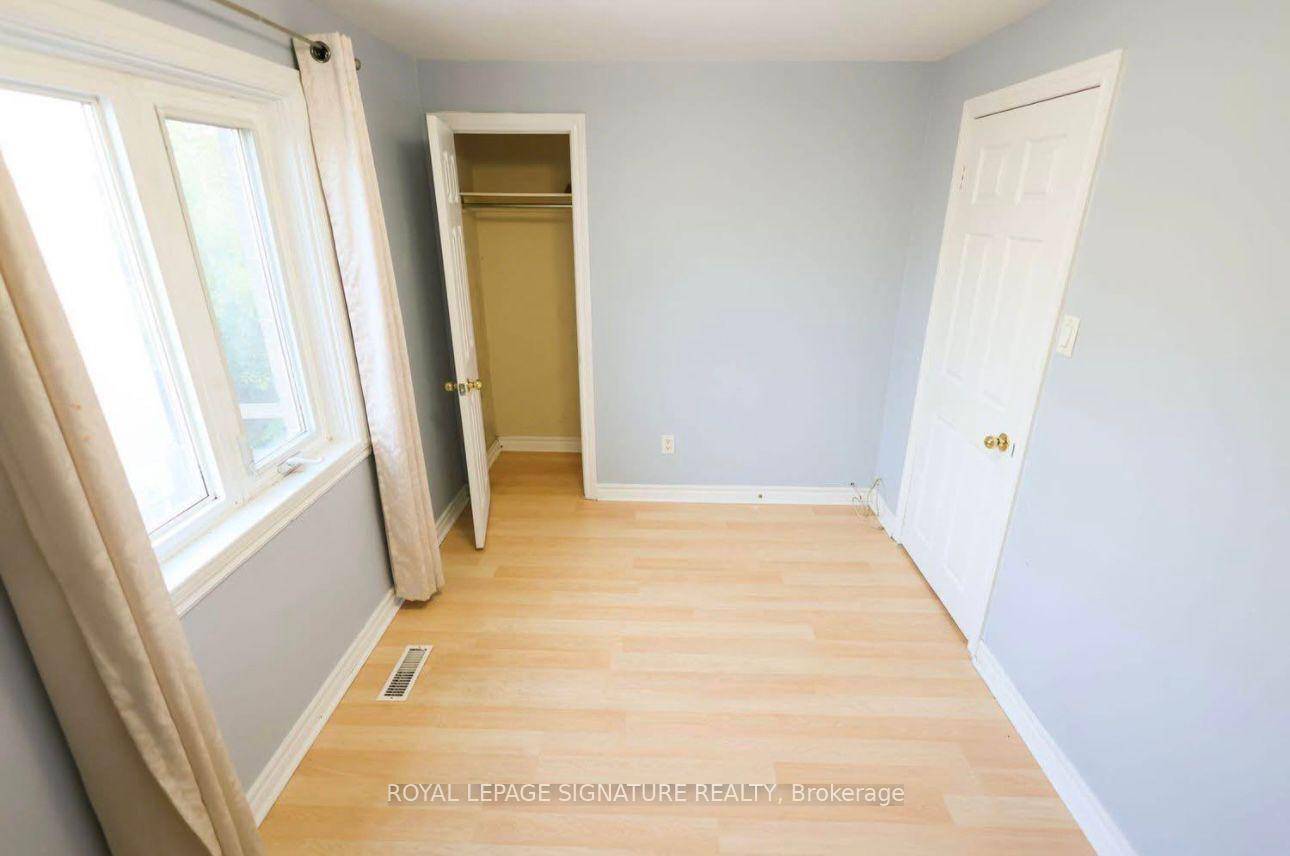 Welcome to 120 Town House Crescent a spacious and beautifully maintained 3 1 bedroom townhouse with 2 exclusive parking spaces !