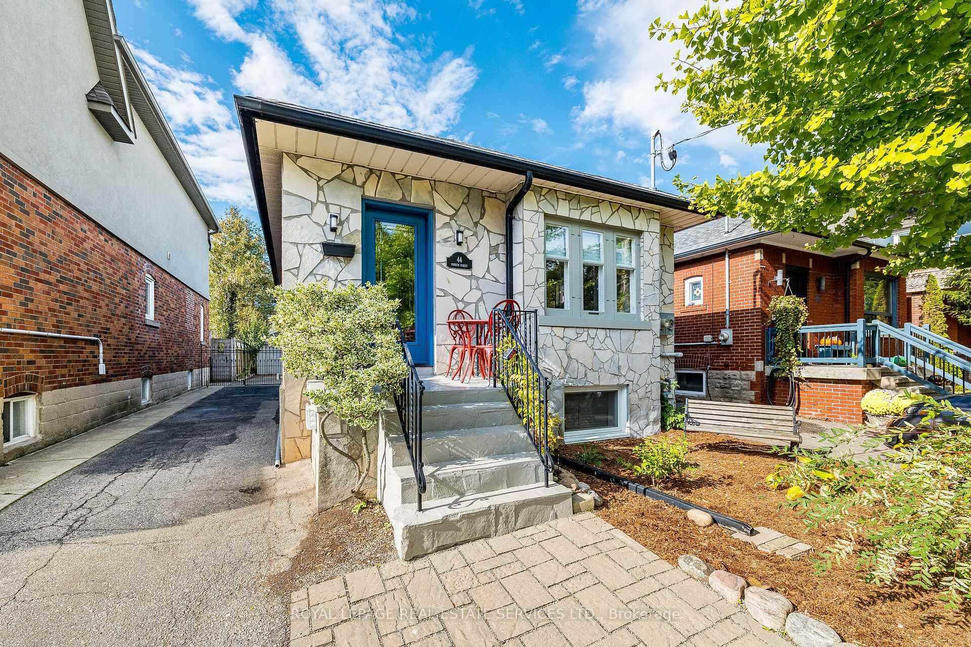 Welcome to 44 Fourth Street a delightfully updated home with a LEGAL basement apartment renos completed with permits !
