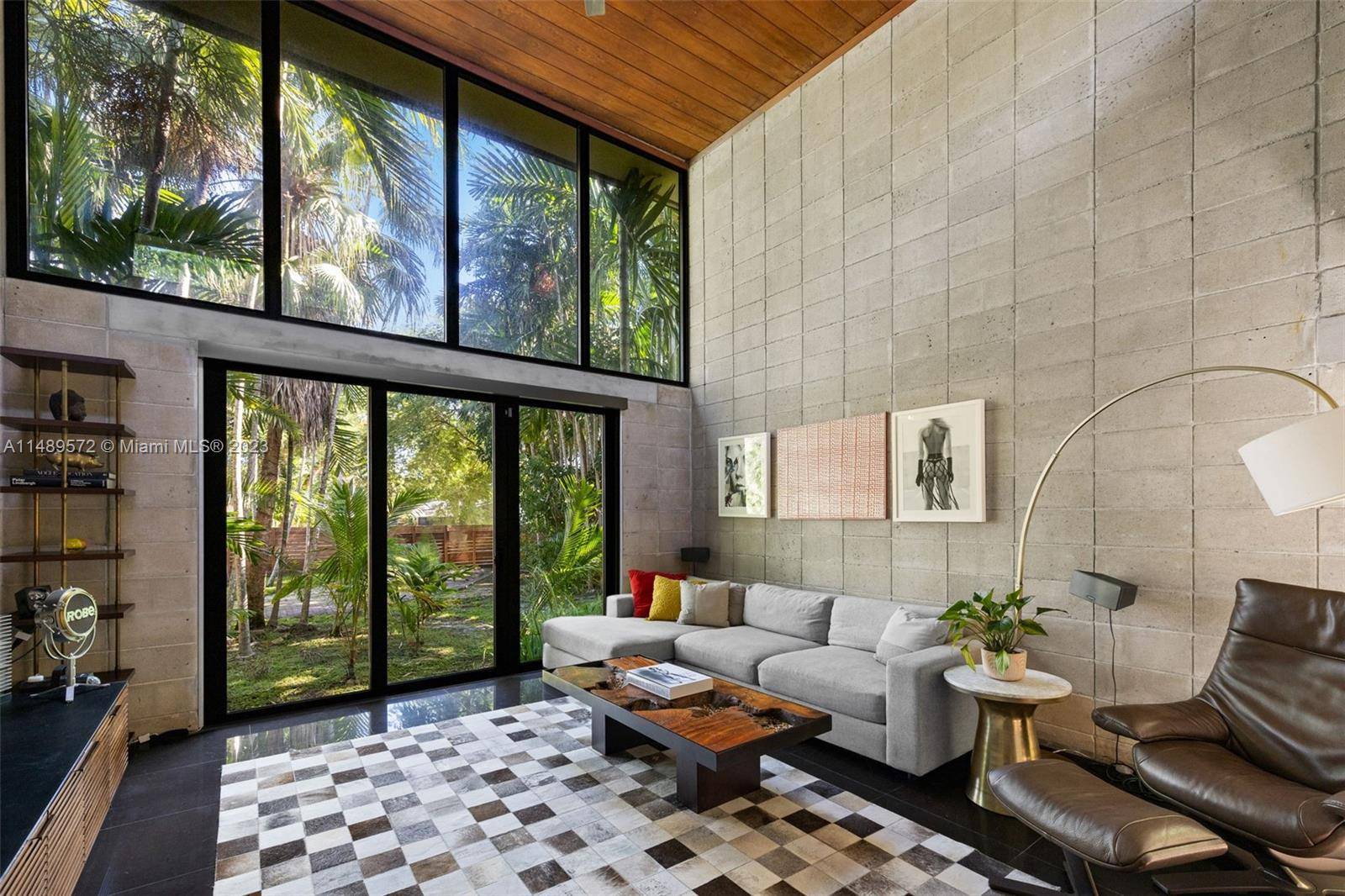Welcome to your Magnificent Jungle Oasis 1000 Palms Hideout !