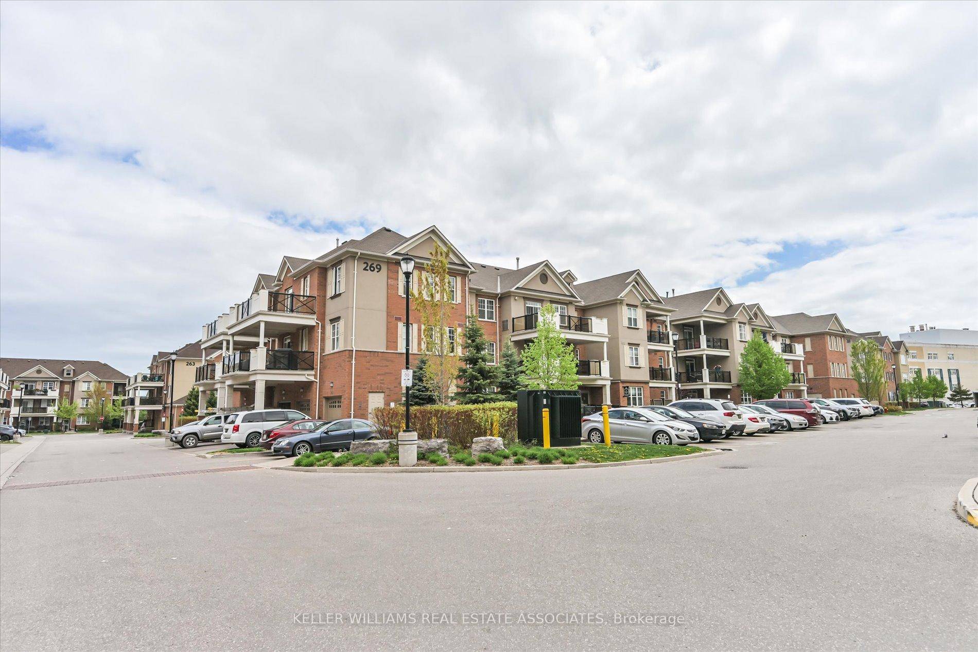 Exciting Opportunity to Own a Very Unique Townhome in a Perfect Oakville Location !