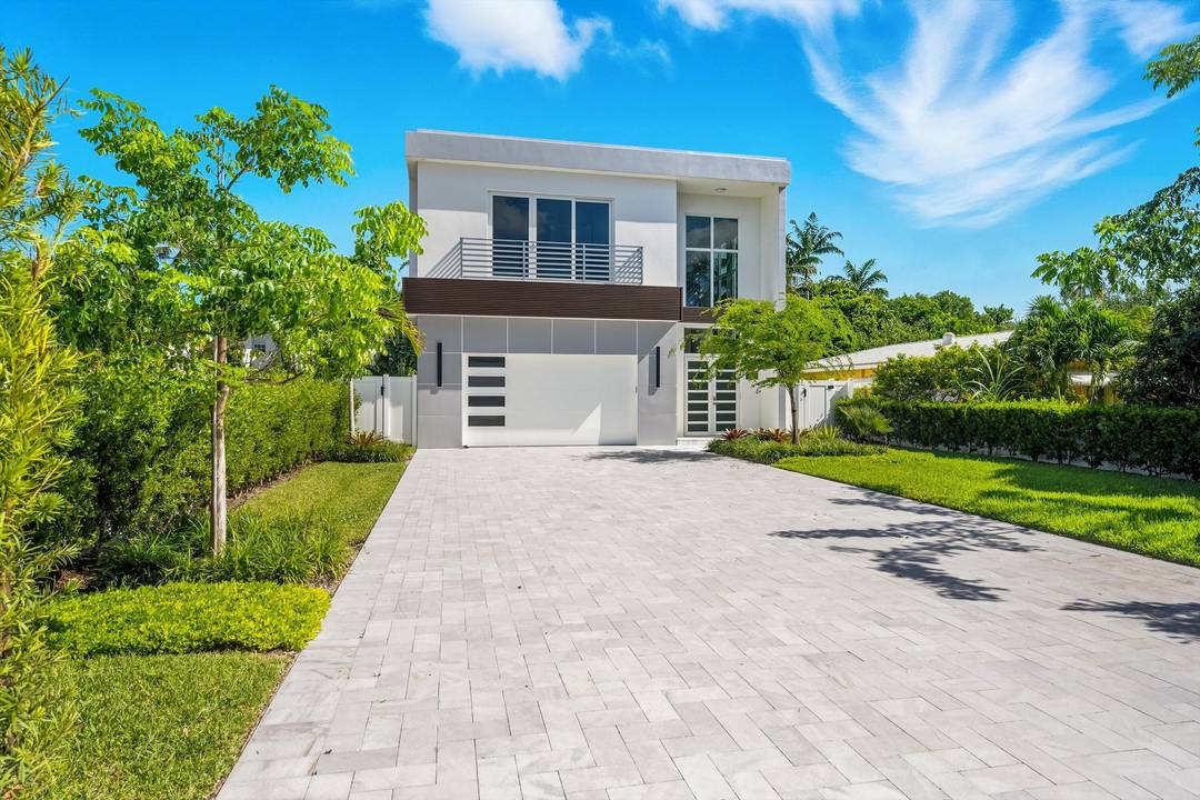 Newly built coastal contemporary residence in the heart of East Delray Beach.