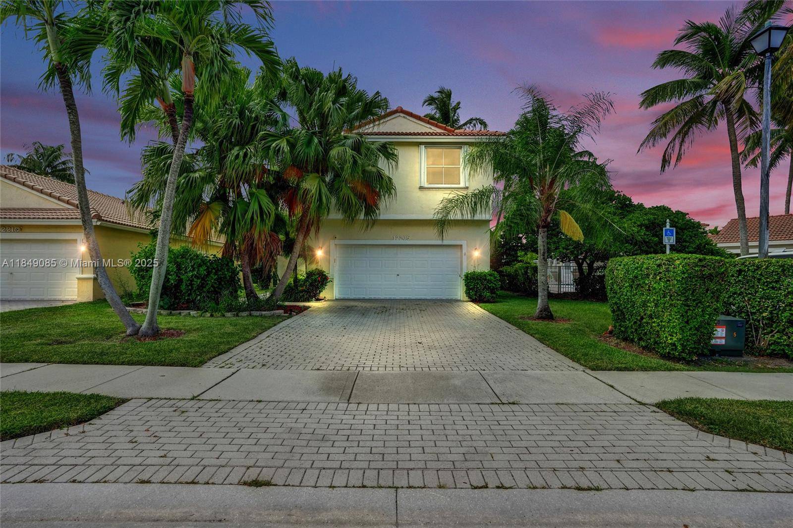 Move right in ! This beautifully renovated home offers modern living in the desirable gated community of Eagle Creek in Wyndham Lakes.