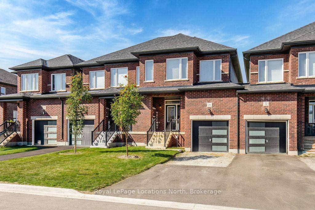 PRICED TO SELL STYLISH TOWNHOME LIVING MINUTES FROM THE BEACH This home comes fully loaded w upgrades you won't find in the standard vacant new builds central A C, custom ...