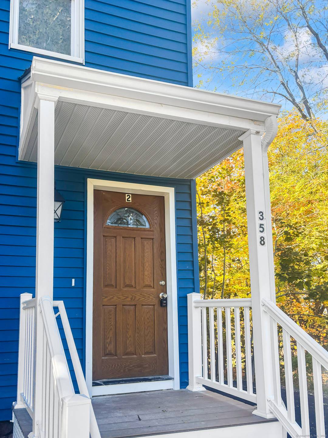 NEWLY REMODELED ! THIS SPACIOUS SPLIT LEVEL APARTMENT OFFERS EXCEPTIONAL ROOM AND COMFORT ACROSS THE 2ND AND 3RD FLOORS.