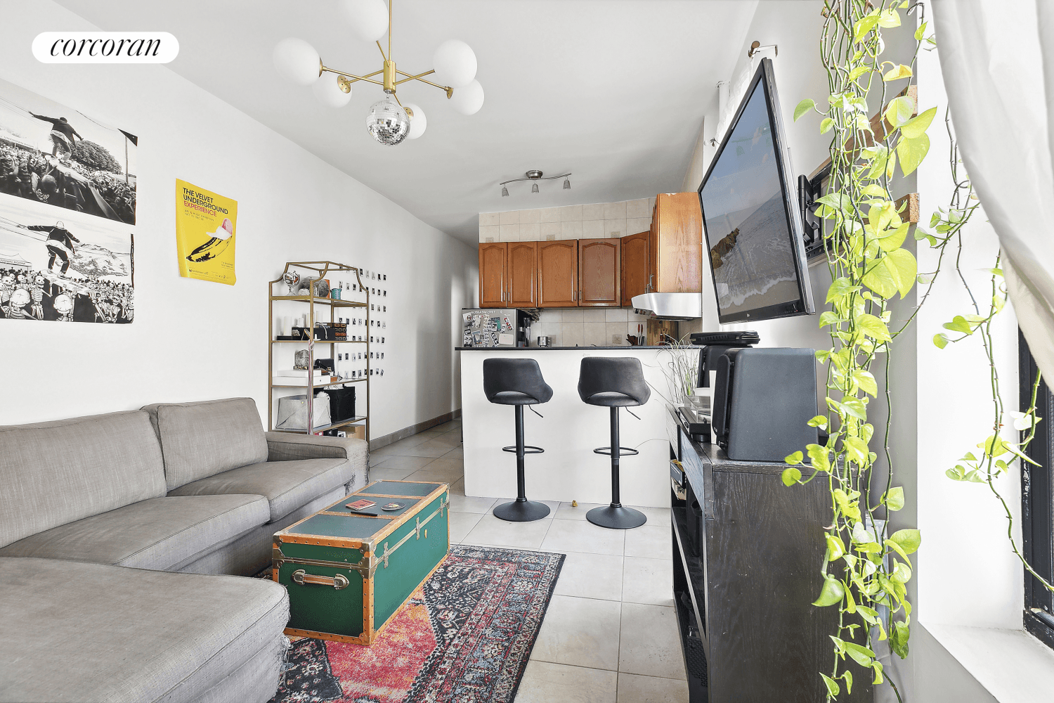 Sunlight pours into this 4th floor walk up corner apartment, nestled in the heart of East Williamsburg.