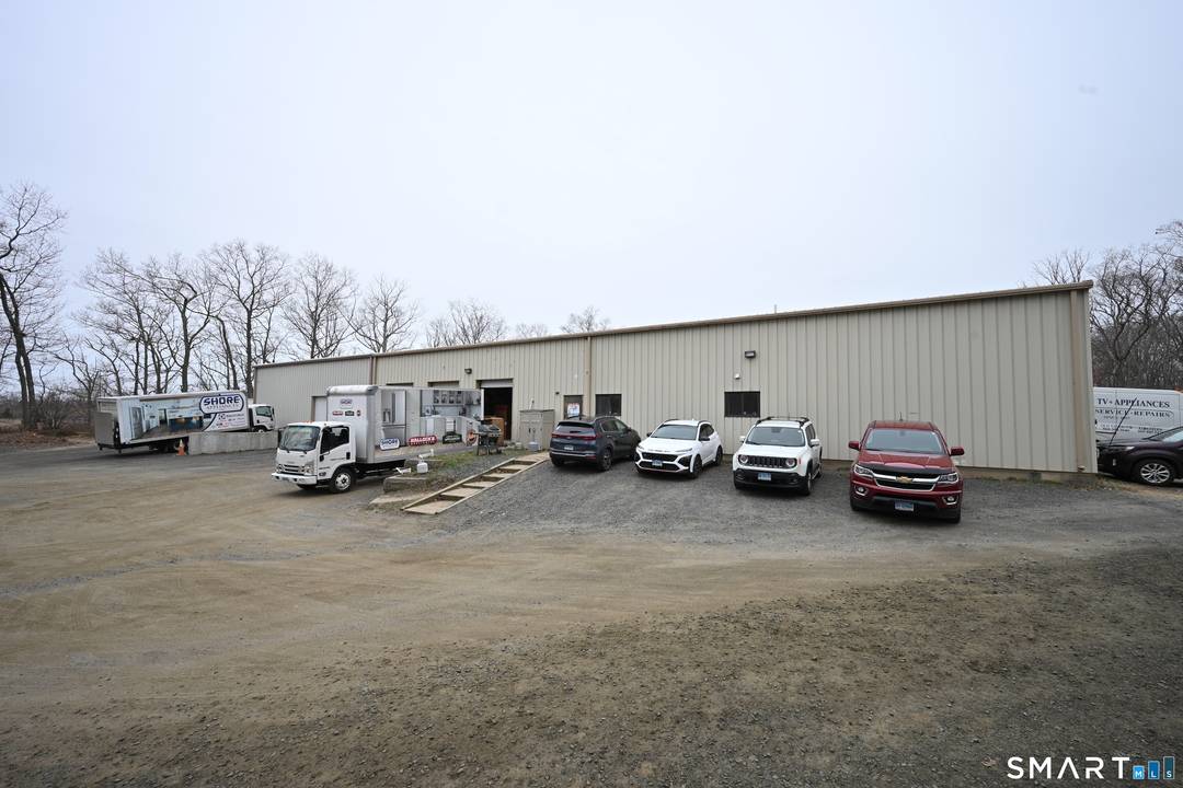 Rare Shoreline Commercial Warehouse Opportunity A rare find on the Shoreline, this versatile 11, 250 SF commercial warehouse offers exceptional functionality, clear height, and outstanding access on a 1.