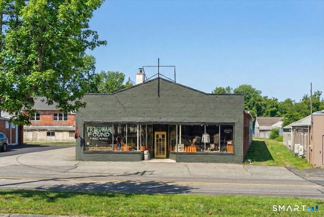 33 Boston Post Road presents a high visibility commercial opportunity along Boston Post Road Route 1, one of Waterford's primary commercial corridors.