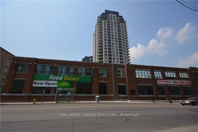 Enjoy Luxurious large 2 Bedroom South East Corner Unit 872Sq 133 Sf Balcony 84 Sq.