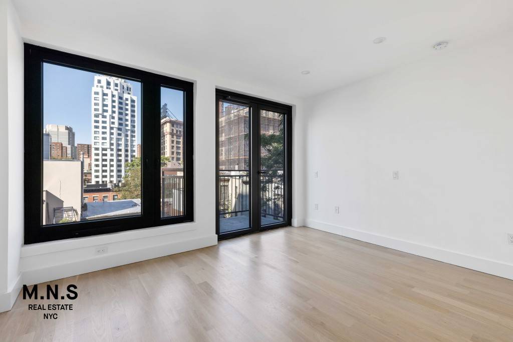 Luxury 2 Bedroom with Balcony Available 10 5 No Fee !