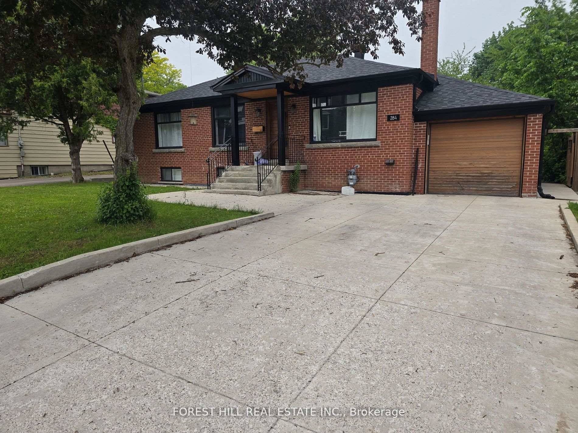 AAA Location Live in the heart of North York in this bright and spacious newly renovated 2 bedroom basement apartment with your own private separate entrance.