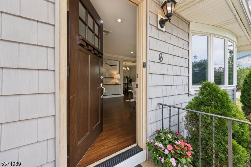 Charm, space, and sunlight right here on Morningside.