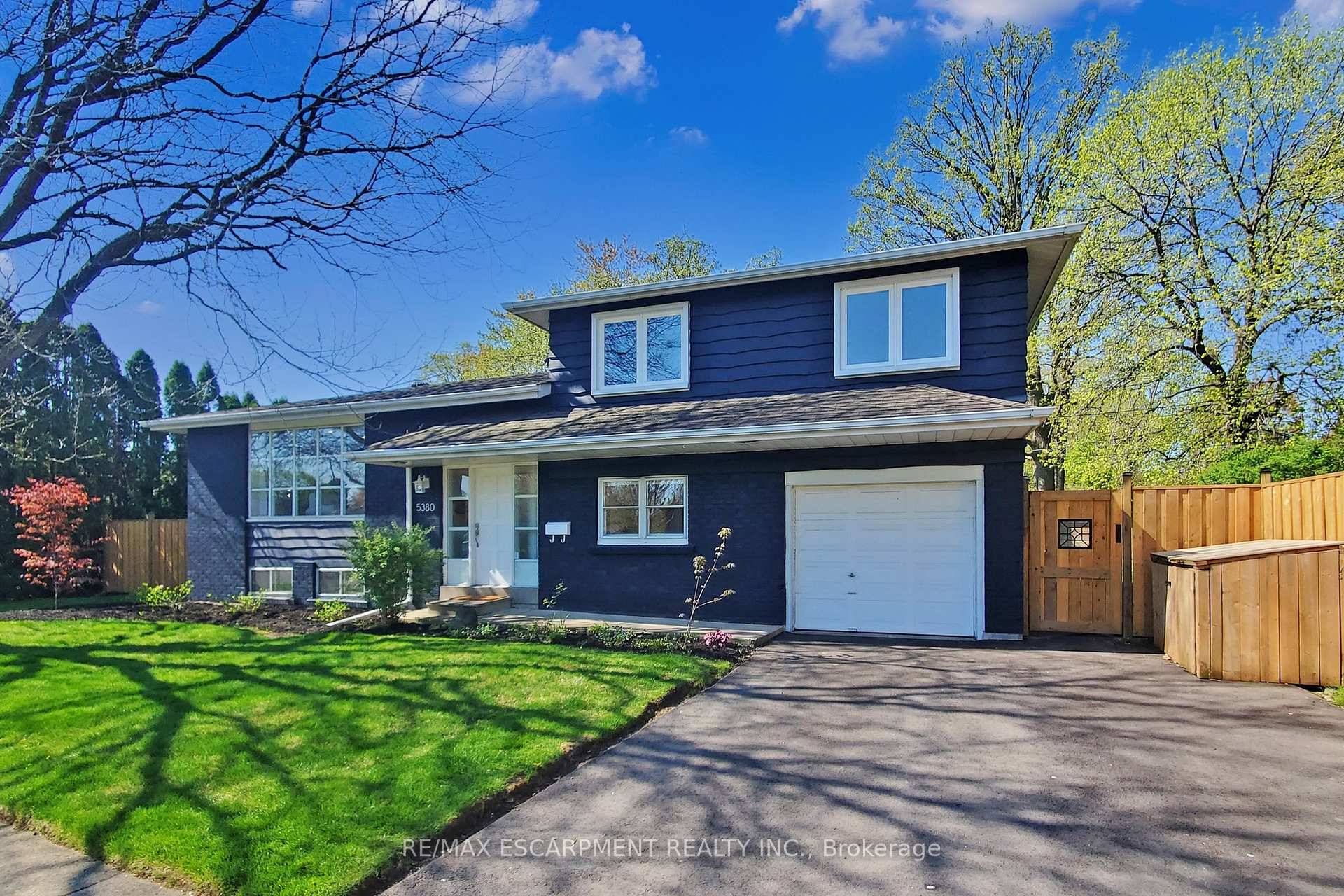 Welcome to 5380 Salem Road, a beautifully updated sidesplit in the family friendly Pinedale neighbourhood.