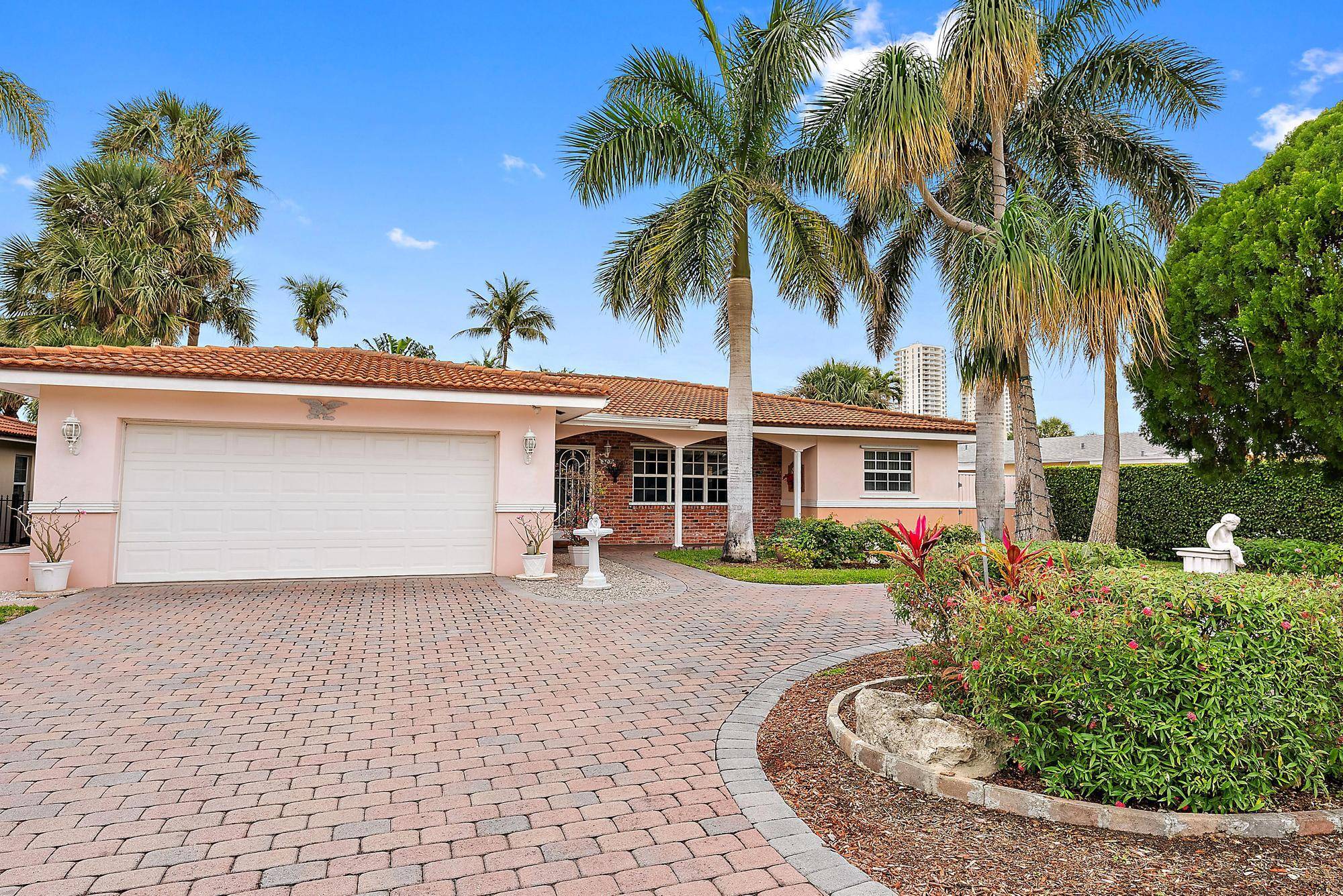 Welcome to 307 Bamboo Road in Palm Beach Shores !