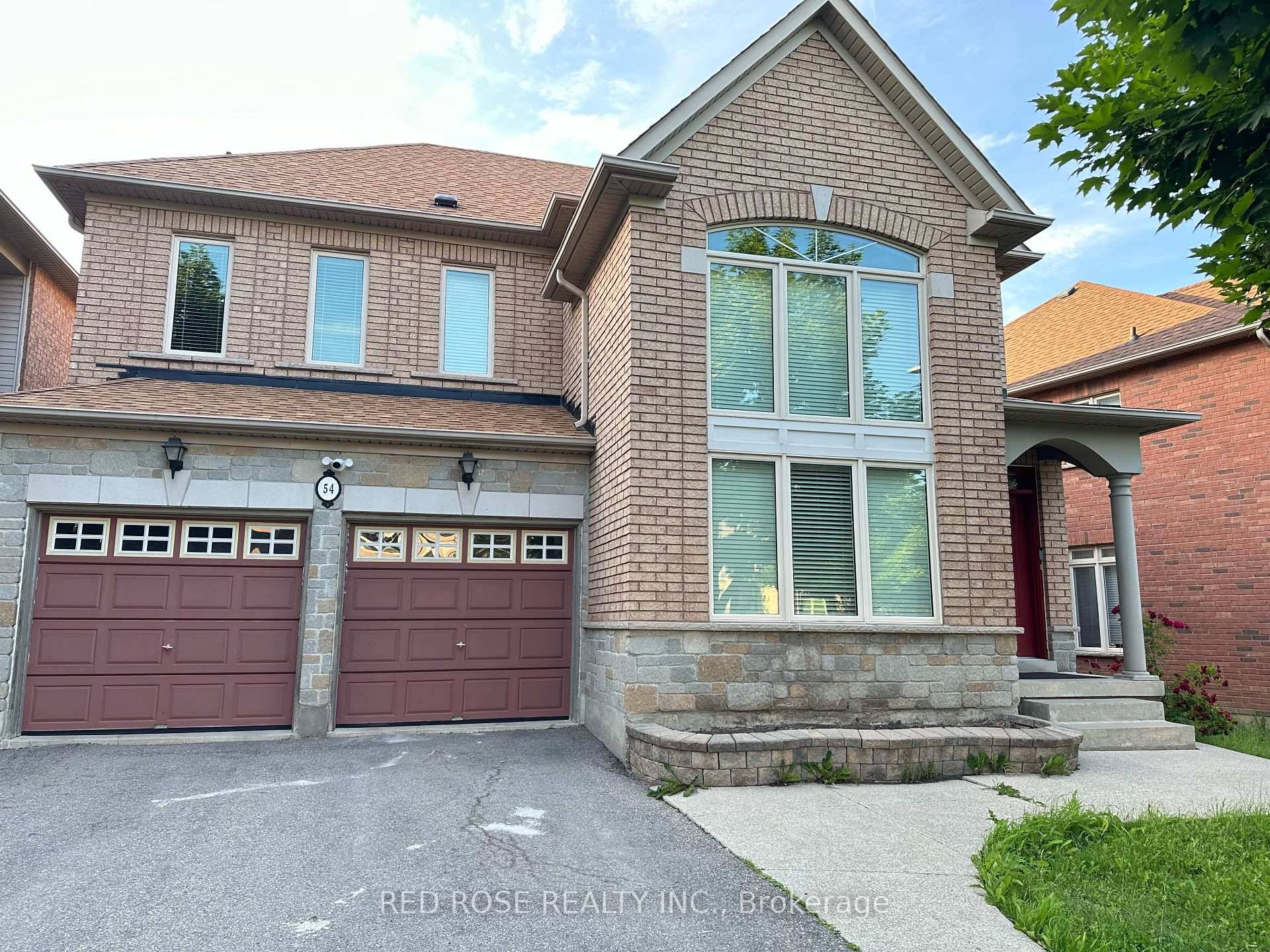 BACHELOR BRIGHT BASMENT APARTMENT ON EXELLENT AND CONVENIENT LOCATION OF THORNHILL WOODS COMUNITY, CLOSE TO HWY7 amp ; BATHURST ST AND BUS STOP.