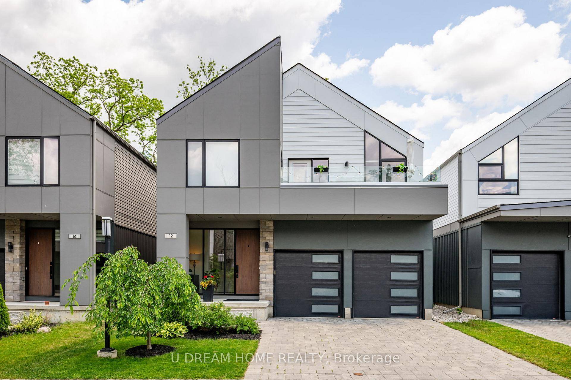 Immaculate 5 year new modern home located on a highly sought after cul de sac in West London's desirable Riverside Drive area.