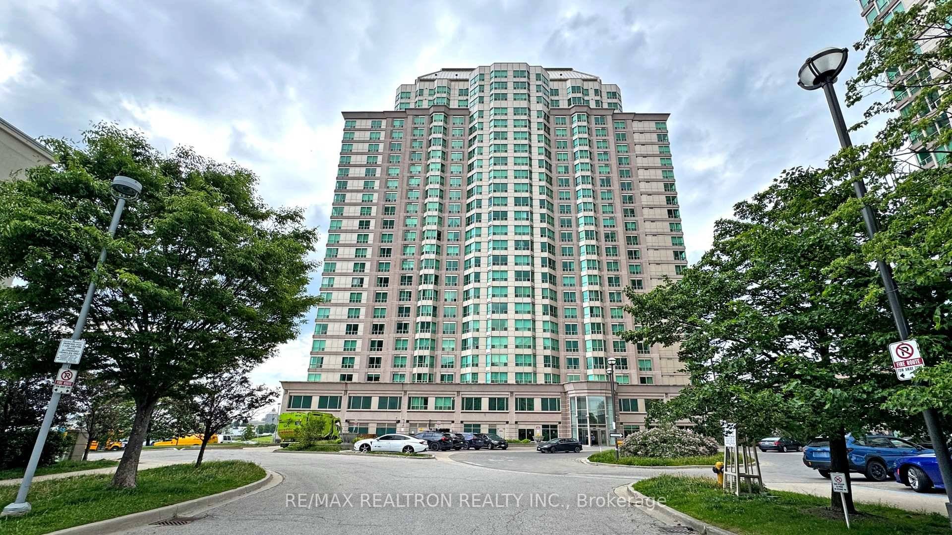 Welcome to this beautifully updated 1 bedroom 1 Den, 1 Wash, offering a rare blend of style, privacy, amp ; convenience.