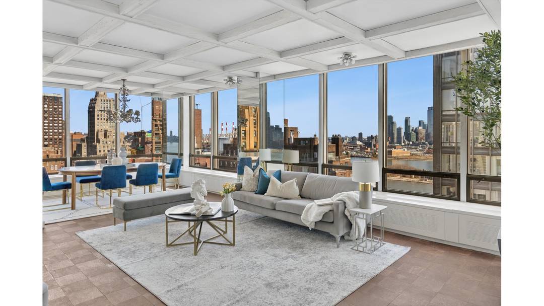 All about the views ! Residence 21B is a high floor 2 bedroom 2 bath oversized corner unit with eat in kitchen, formal dining and walls of glass featuring sweeping ...