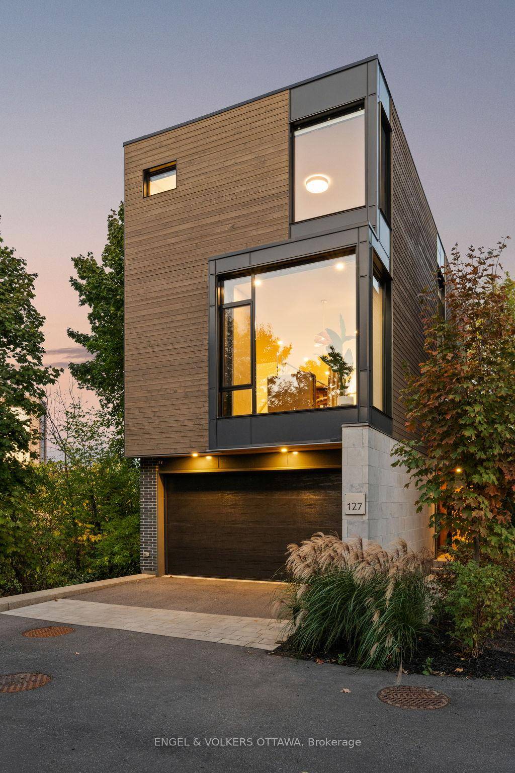 Welcome to 127 Peridot Private, an exceptional residence in an award winning enclave of just seven luxury homes by Gemstone Developments.