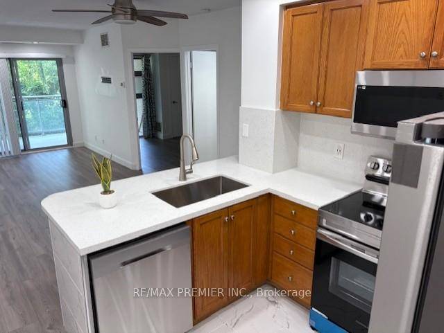 Welcome to this beautiful condo in Torontos convenient and popular Weston Village This condominium is conveniently located steps to all transportation, schools and shops.