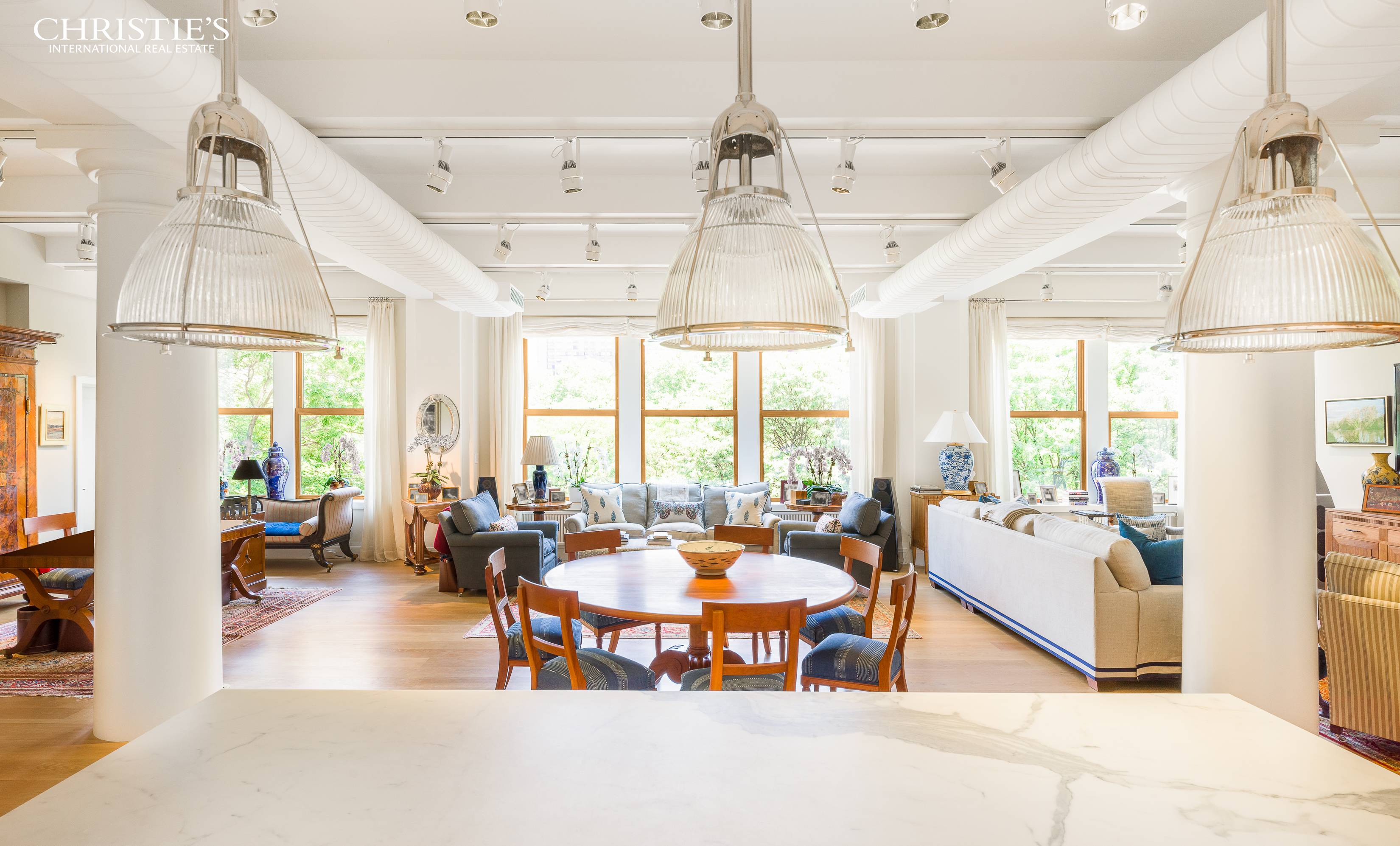 PALATIAL AND POLISHED FULL FLOOR LOFT Prepare yourself for perfection with this impeccable, and architecturally renovated, SoHo Greenwich Village loft featuring 5 bedrooms, and 4 full and 2 half baths.