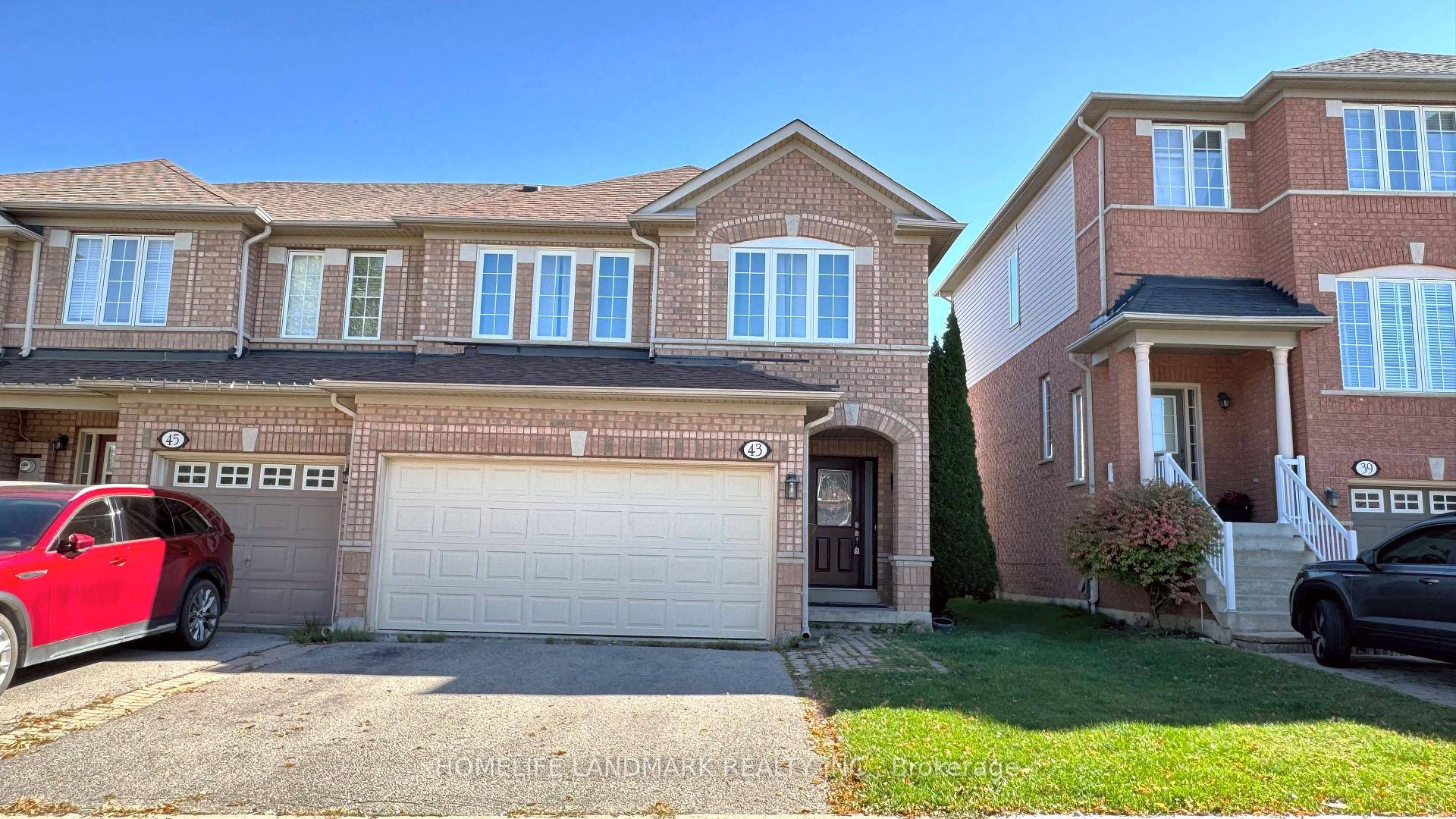 Beautiful 3 Bedroom End Unit Townhouse With Double Car Garage, Open Concept Main Floor With Hardwood Flooring, Living Rm, Dining Rm, Pot Lights, Kitchen With Breakfast amp ; W O ...