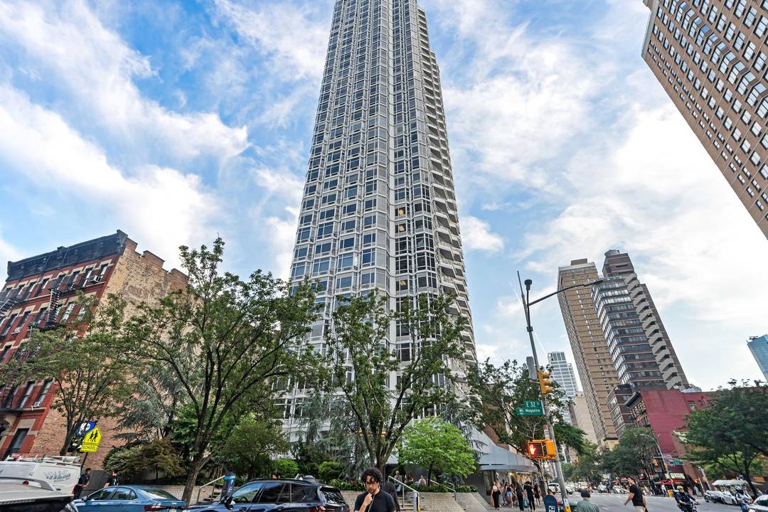 Spacious and Bright One Bedroom with Private Balcony in The Future Experience sophisticated city living in this spacious 1BR 1BA condominium on the 32nd floor, offering 714 sq ft of ...
