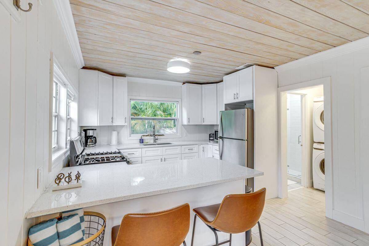 Welcome to this adorable Northwood bungalow your new favorite cozy getaway !