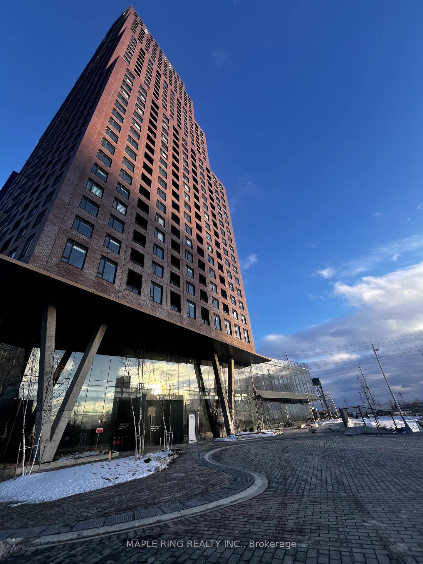 Bright and inviting 1 bedroom unit featuring a smart, functional layout and stunning south facing views that flood the space with natural light.