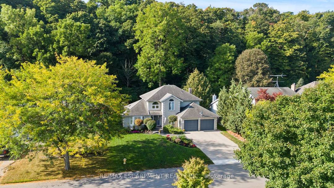 Set along one of Jordan's most distinguished streets, 3602 Glen Elgin Drive presents a unique chance to own in the heart of Niagara's wine country.