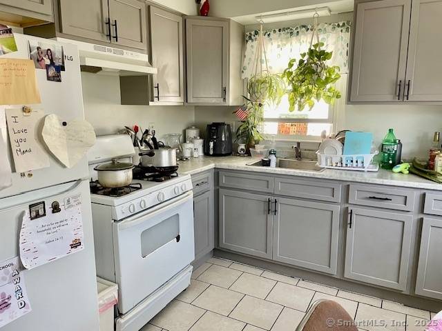 Versatile 3 Family Home in Vibrant Black Rock !