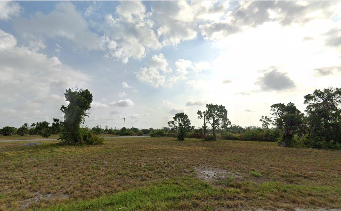 Don't miss out on this opportunity to own this lot in Rotonda Villas !