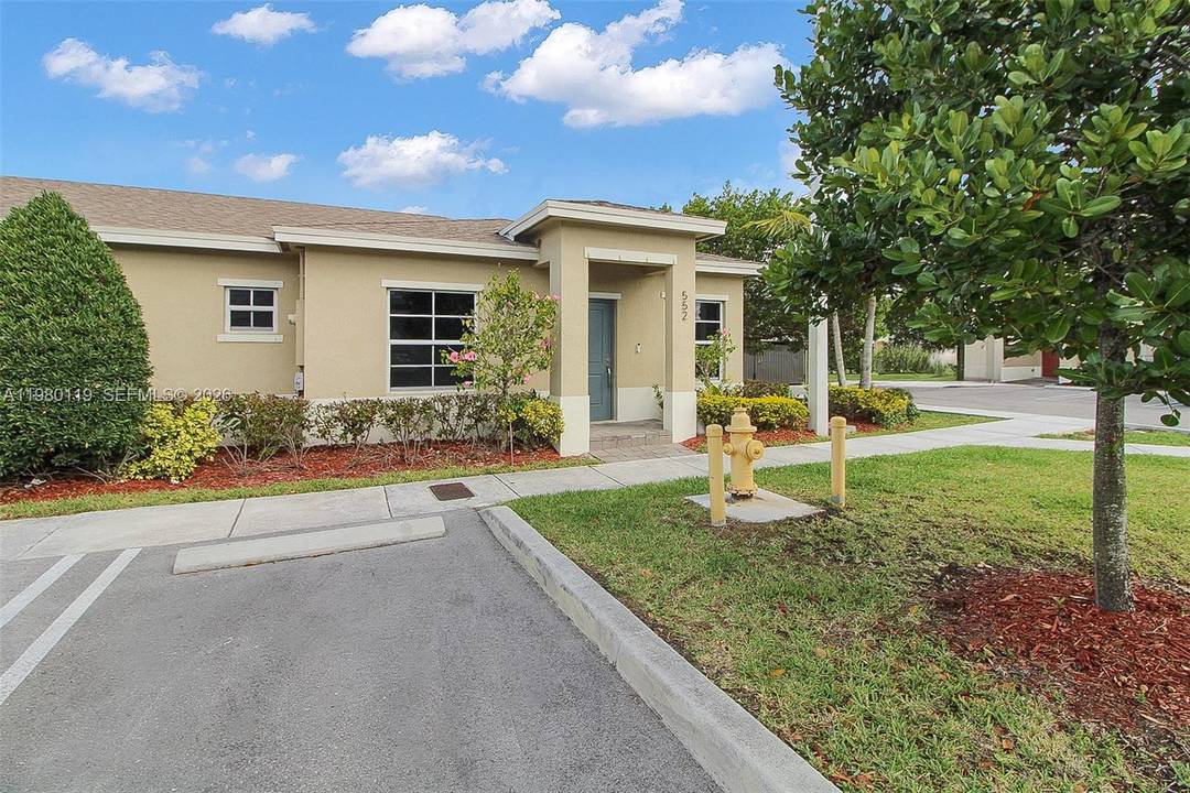 Built in 2020 and located in the desirable Keys Pointe community, this home offers 3 bedrooms and 2 bathrooms with a modern and functional layout.