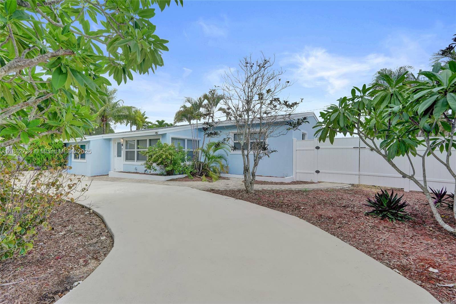 Welcome to this exceptional residence nestled in the heart of the picturesque Riverland.