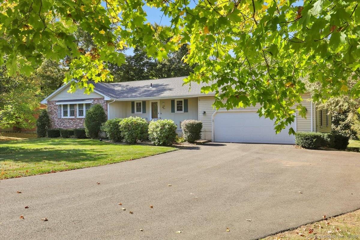 This well maintained 3 bedroom ranch home with finished lower level and oversized 2 car garage is conveniently located on a level lot in South Glastonbury.