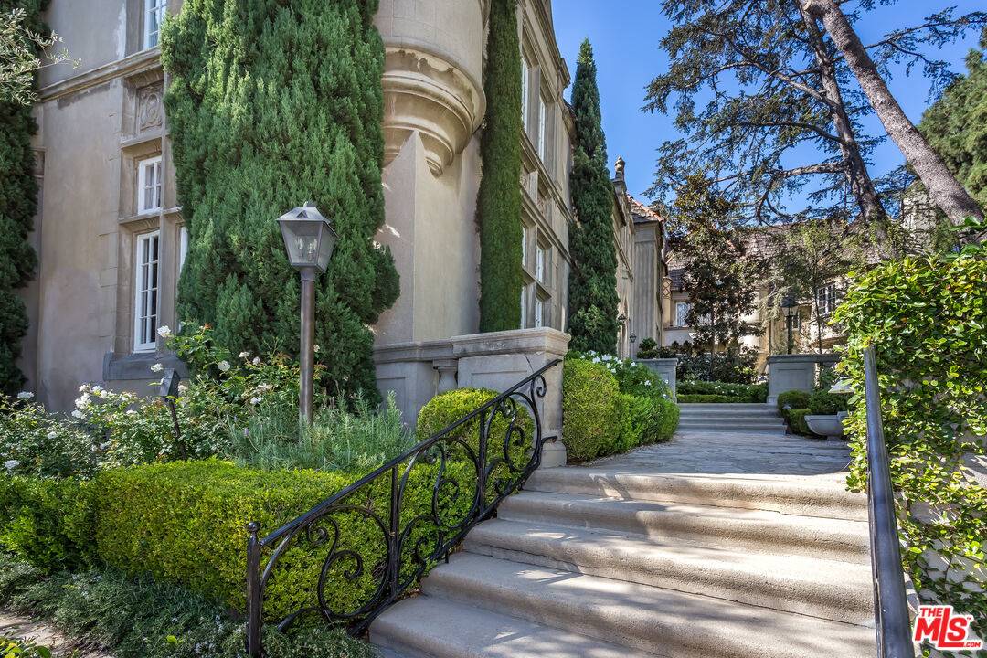 10335 Wilshire Blvd 1BR Westwood La