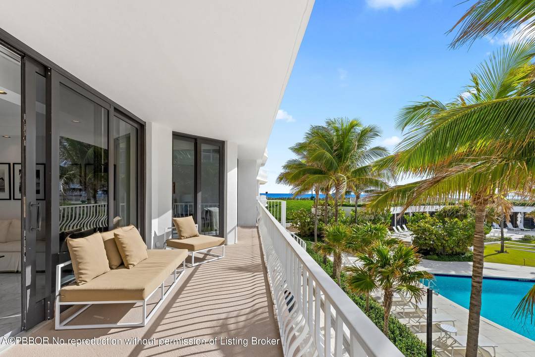 Fabulous Sloan's Curve condo with 2 bedrooms, 2 bathrooms, and powder room.