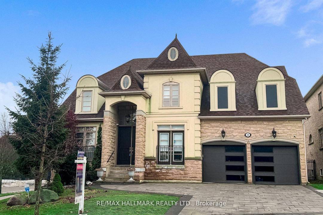 Exceptional 4 Bedroom Bungaloft Set On An Enviable 72 Ft Wide Lot On A Quiet Street !