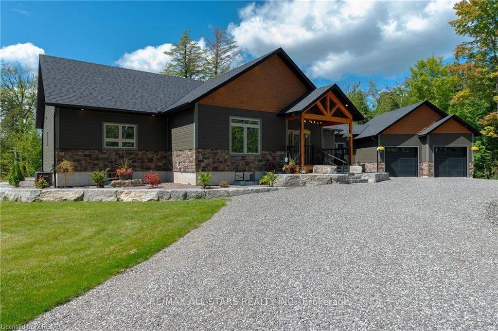 LUXURIOUS CUSTOM BUILT HOME IN KAWARTHAS !