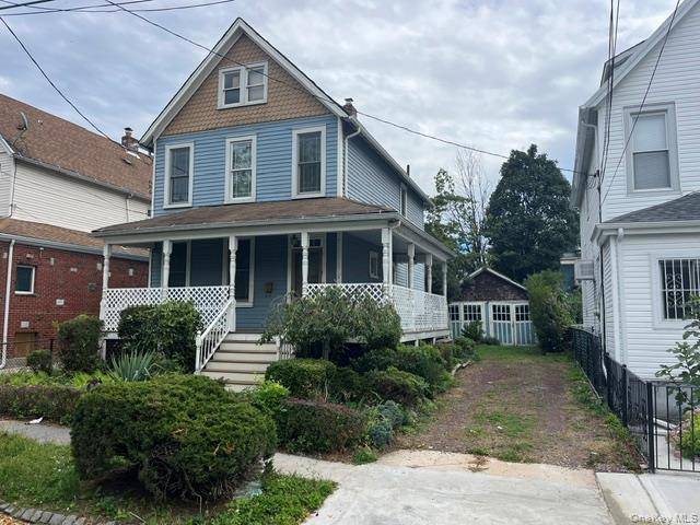 A 41X100 lot size and R3X zoning in the heart of Flushing.