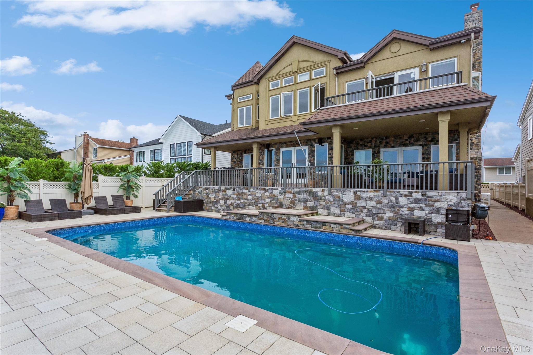 Spectacular Waterfront Luxury Estate in Lido Beach Nestled in one of Lido Beach s most prestigious enclaves, this extraordinary Bayfront estate redefines coastal luxury.