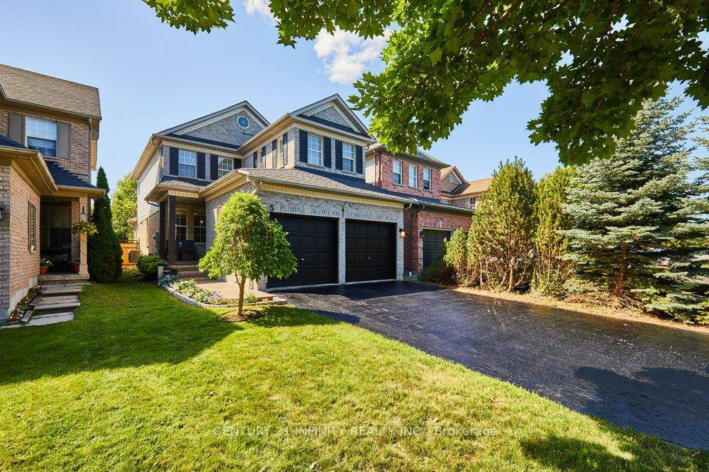 Pride of ownership in the highly sought after neighborhood of Williamsburg !